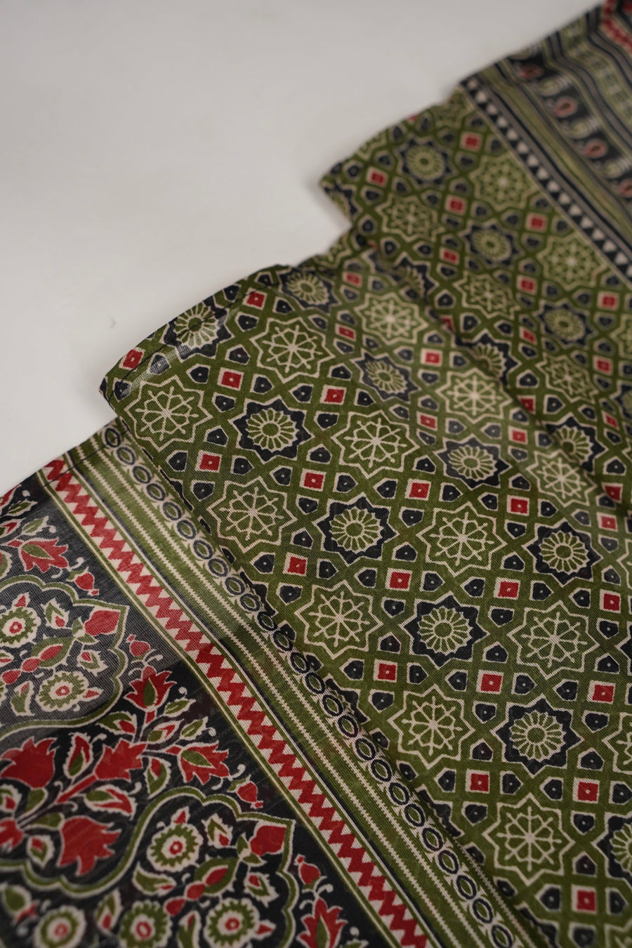 ORIGINAL BIN SAEED FARSHI PRINTED LAWN VOI 2 EID COLLECTION BR-005