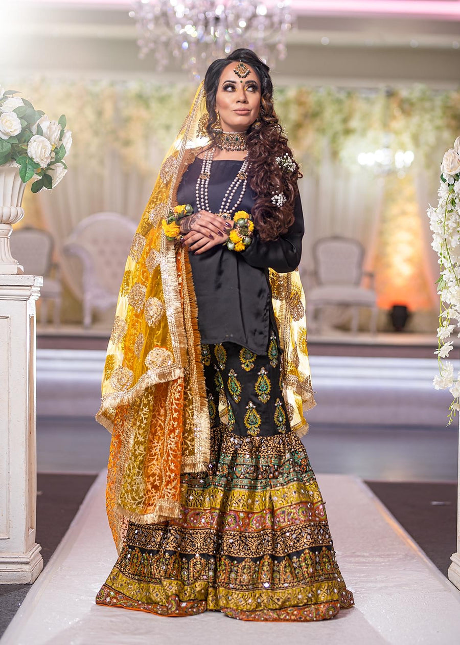 Designer's collection house of indian and pakistani wear - HALFI MEHNDI  GARARA 125qr Xl For orders please Dm Or whatsapp 77045694 | Facebook
